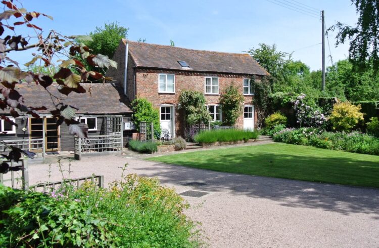 White House Cottages 4