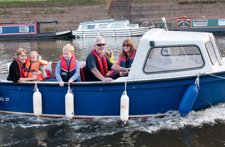 boat hire river severn