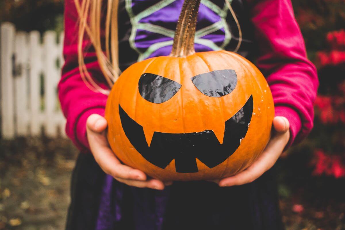 Girl and Pumpkin julia raasch