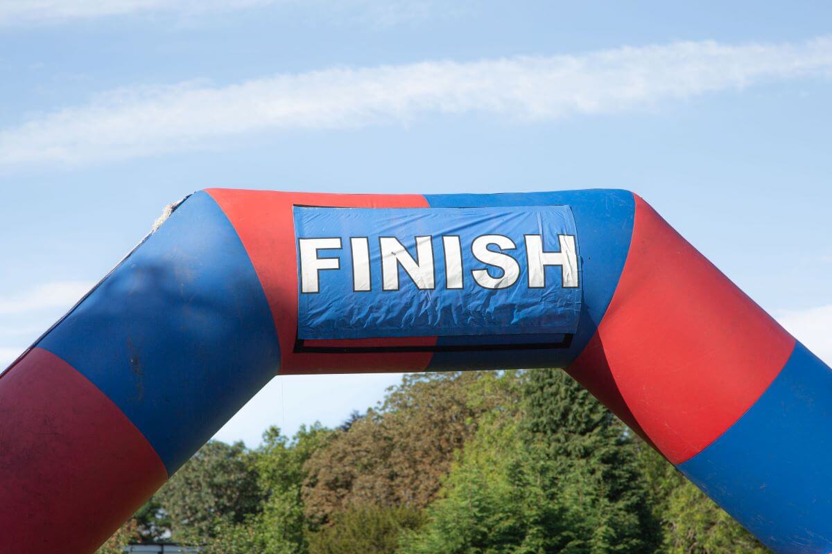 Blow up finish line sign