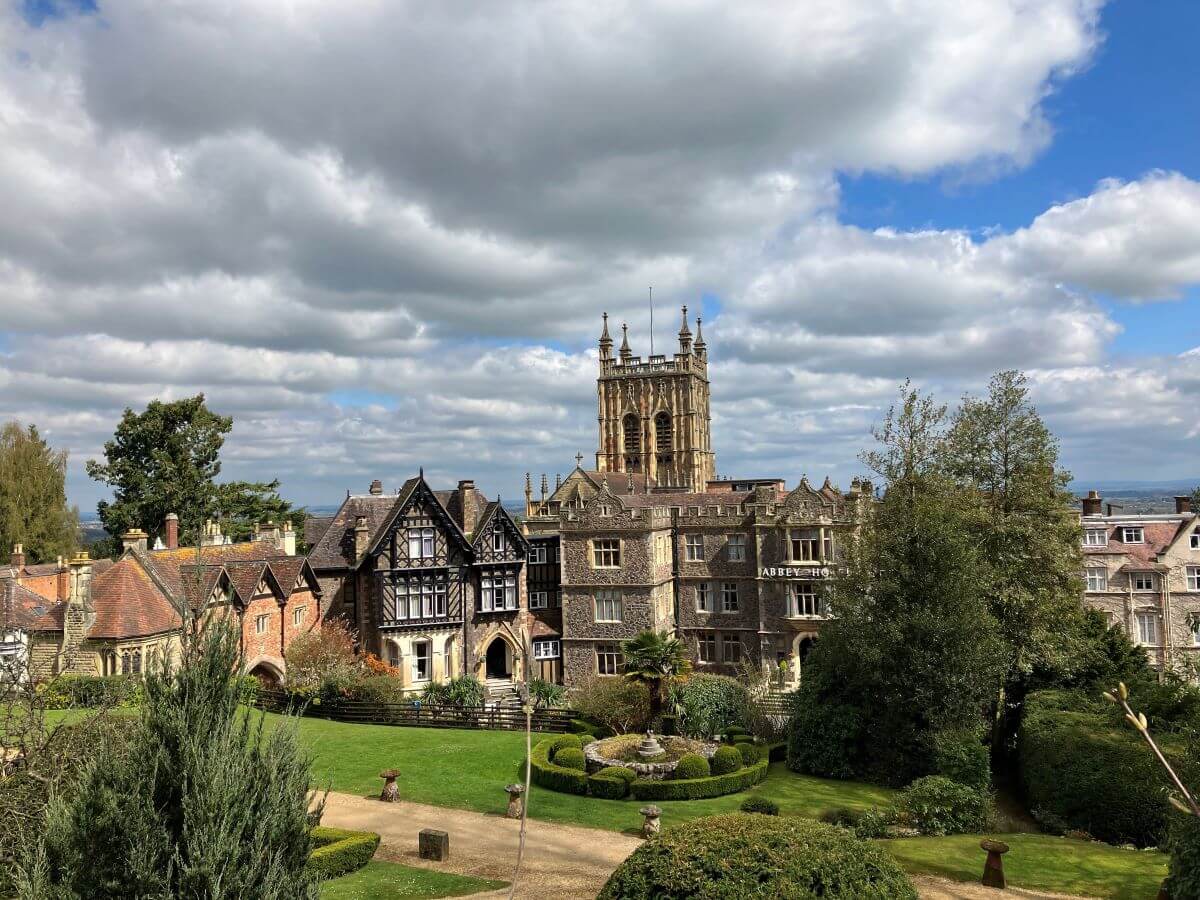 Great Malvern Priory is the venue for Elgar’s King Arthur Suite and Ian Venables’ Requiem on Thursday 1 June