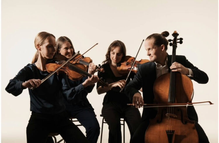 Dudok Quartet playing their instruments