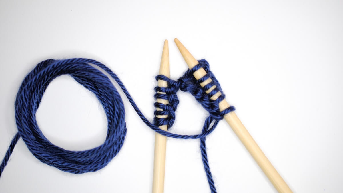 Knitting needles and wool