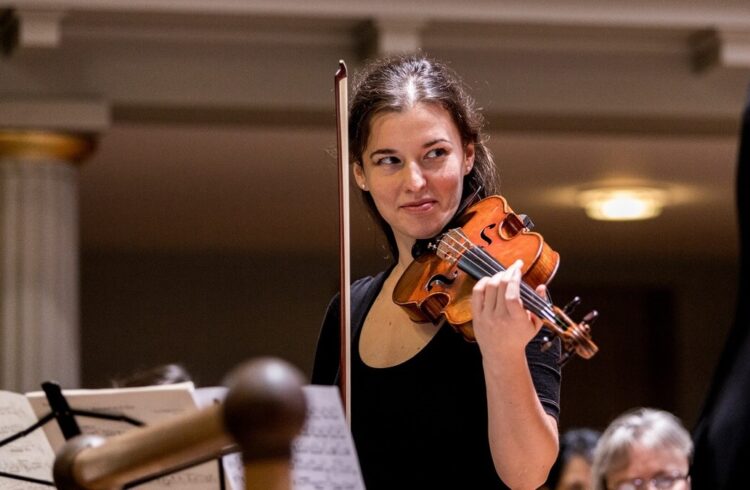 Violinist Maria Włoszczowska in concert